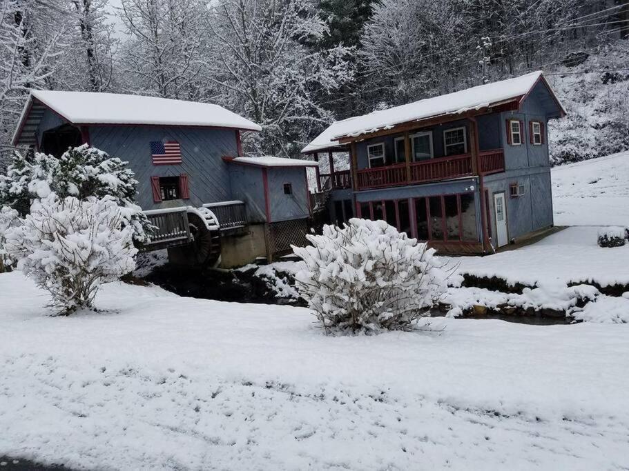 Waterwheel Cabin By The Creek マーフィ エクステリア 写真